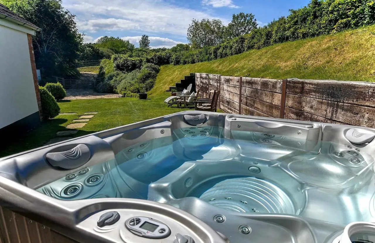 Holiday home Elliotts Barns - With Hot Tubs, Close To Coast Venn Ottery