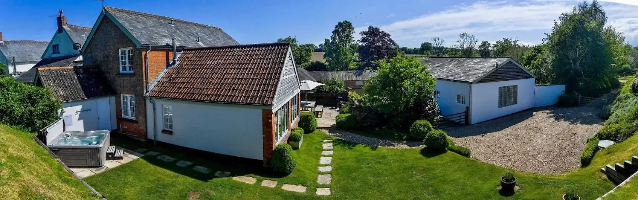 Elliotts Barns - With Hot Tubs, Close To Coast Venn Ottery