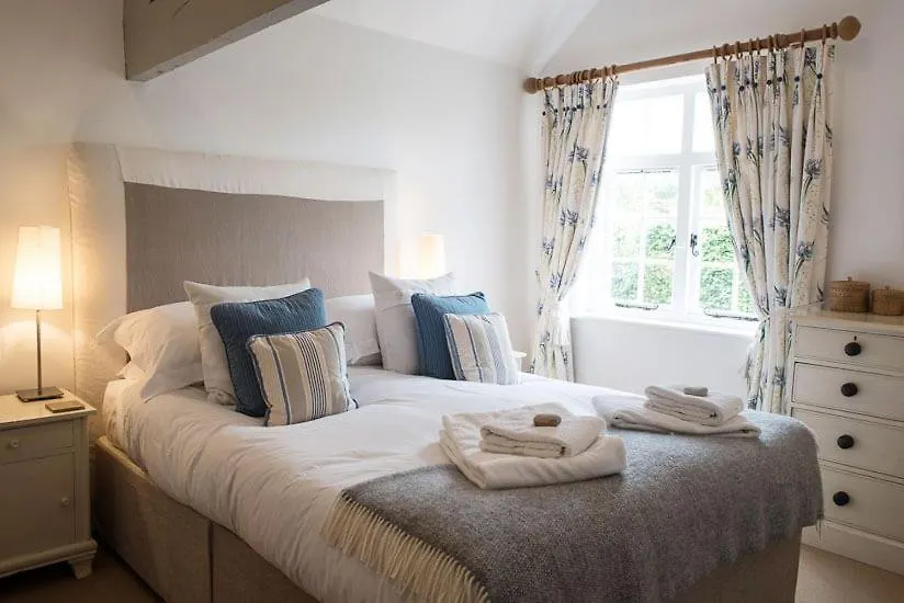 Elliotts Barns - With Hot Tubs, Close To Coast Venn Ottery United Kingdom