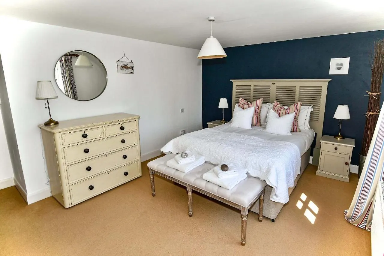 Elliotts Barns - With Hot Tubs, Close To Coast Venn Ottery Holiday home
