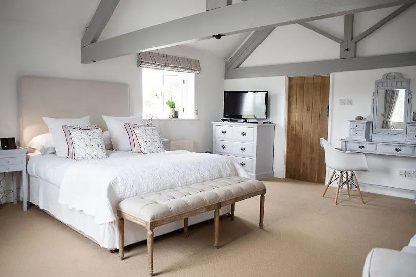 Elliotts Barns - With Hot Tubs, Close To Coast Venn Ottery