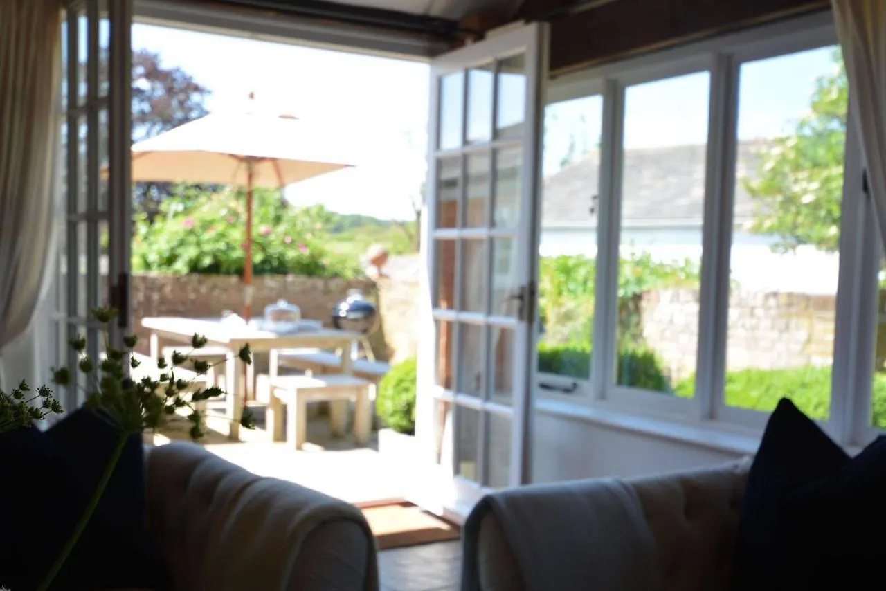 Elliotts Barns - With Hot Tubs, Close To Coast Venn Ottery Holiday home